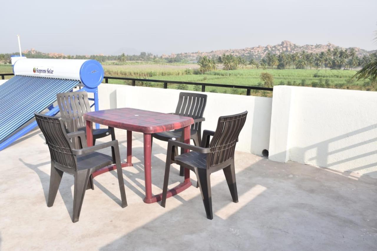 Coconut Homestay Hampi Esterno foto