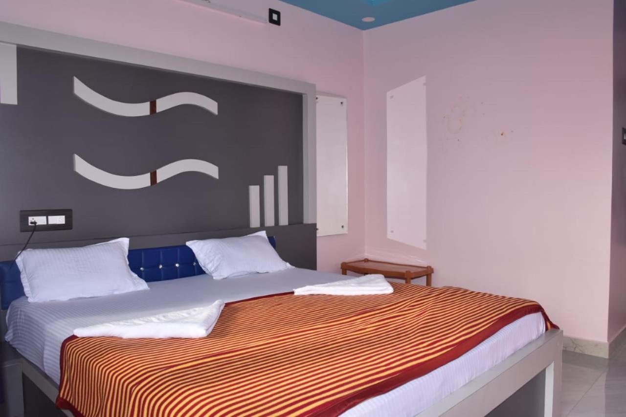 Coconut Homestay Hampi Esterno foto