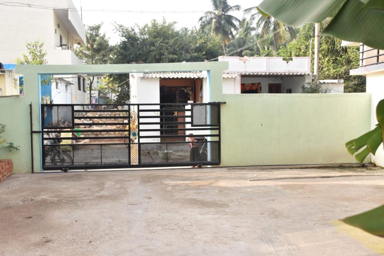 Coconut Homestay Hampi Esterno foto